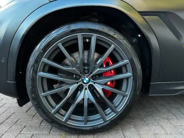 BMW X6 xDr40d M Sport Black Vermilion Edition Frozen