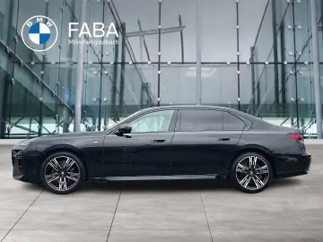BMW 740d xDrive M Sport Pro Sky Lounge Iconic Glow