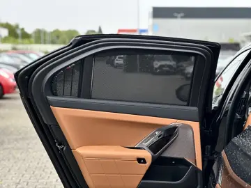 BMW 740d xDrive M Sport Pro Sky Lounge Iconic Glow