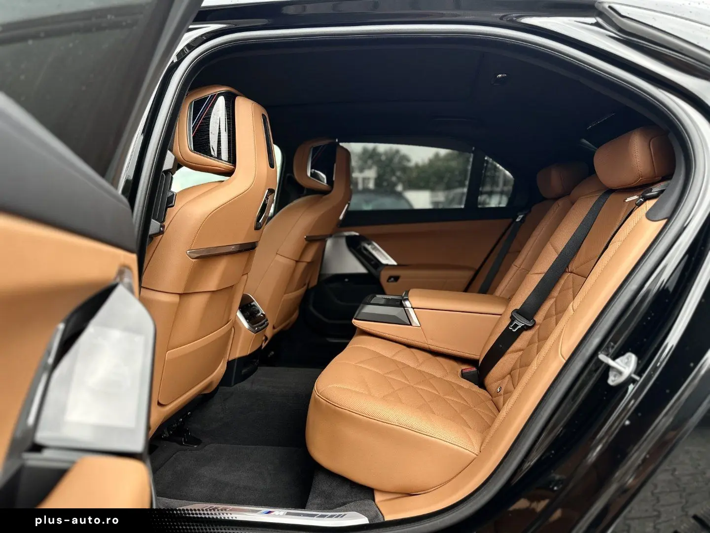 BMW 740d xDrive M Sport Pro Sky Lounge Iconic Glow