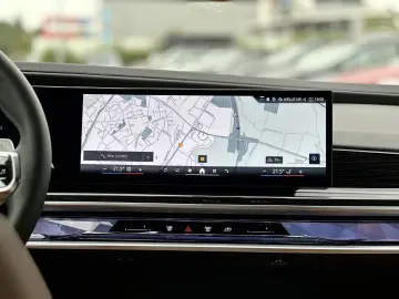 BMW 740d xDrive M Sport Pro Sky Lounge Iconic Glow