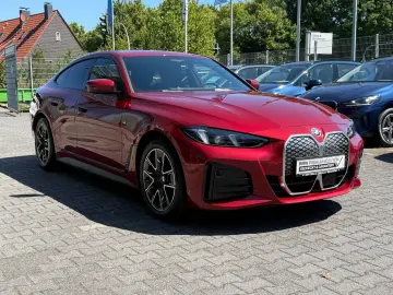 BMW i4 eDrive40 M Sport   Schiebedach Stop&Go H&K