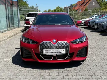 BMW i4 eDrive40 M Sport   Schiebedach Stop&Go H&K