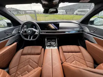 BMW 740d xDrive M-Sport Indivídual Pano B&W Iconic M