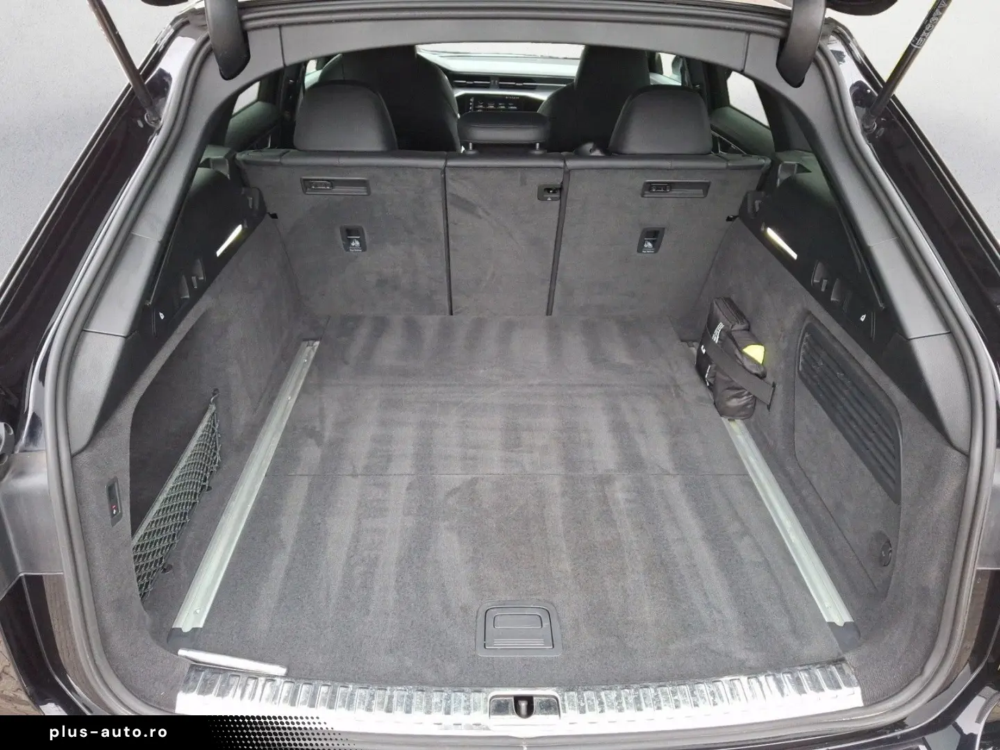 AUDI RS 6 Avant 441(600) kW(PS) tiptroni