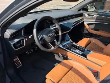 AUDI RS6 Avant Quattro 305kmh Ceramic AHK Pano
