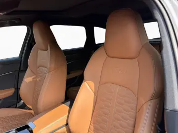 AUDI RS6 Avant Quattro 305kmh Ceramic AHK Pano