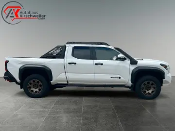Toyota MY25 Tacoma Trailhunter
