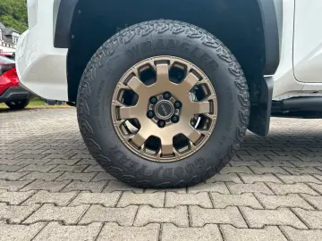 Toyota MY25 Tacoma Trailhunter
