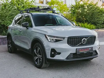 Volvo XC40 Plus Dark