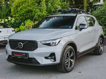 Volvo XC40 Plus Dark