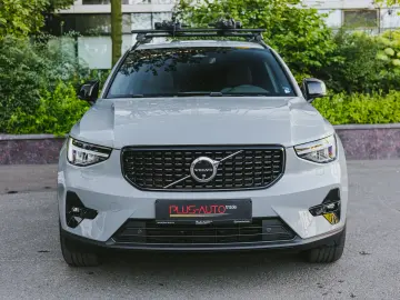 Volvo XC40 Plus Dark