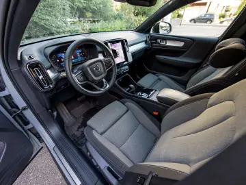 Volvo XC40 Plus Dark