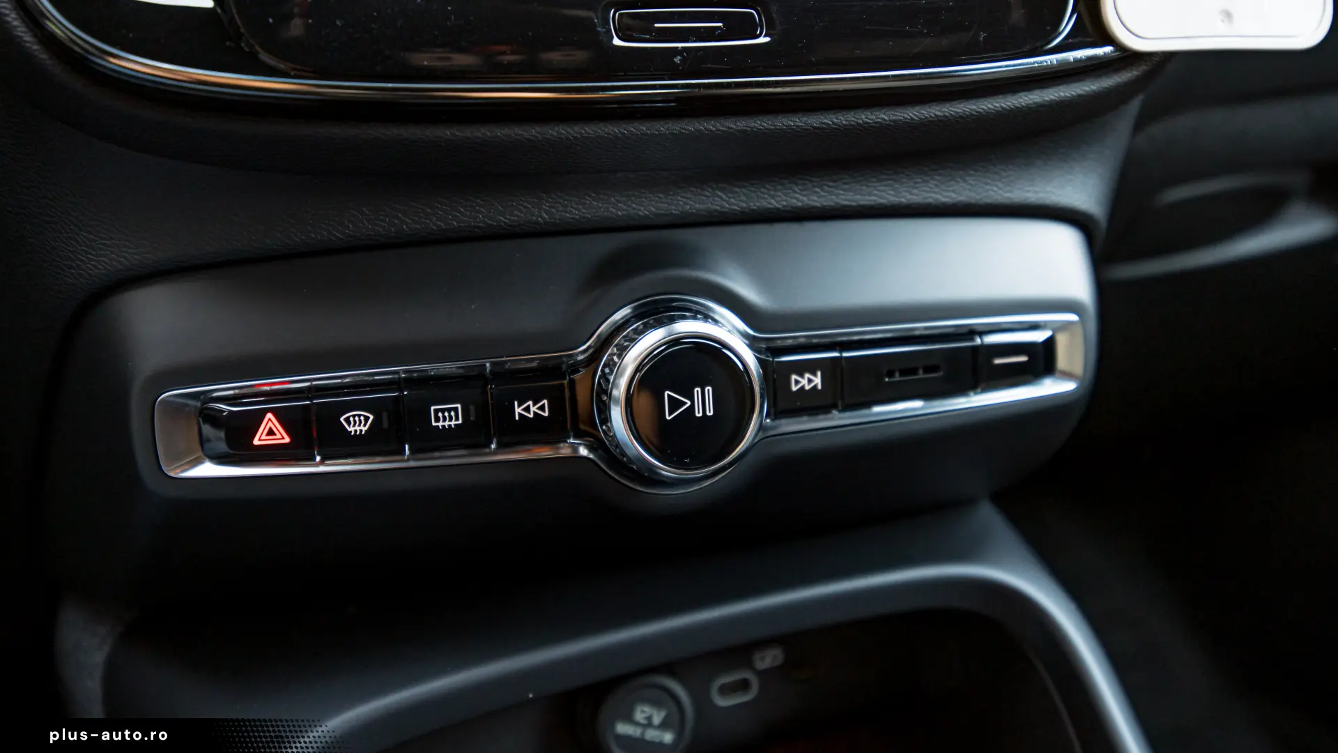 Volvo XC40 Plus Dark