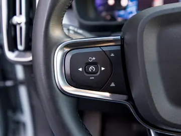 Volvo XC40 Plus Dark