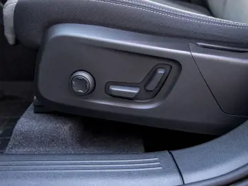 Volvo XC40 Plus Dark