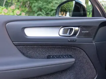 Volvo XC40 Plus Dark