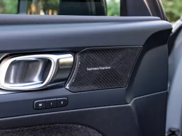 Volvo XC40 Plus Dark