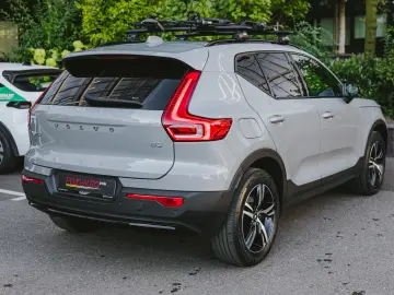 Volvo XC40 Plus Dark