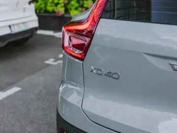 Volvo XC40 Plus Dark