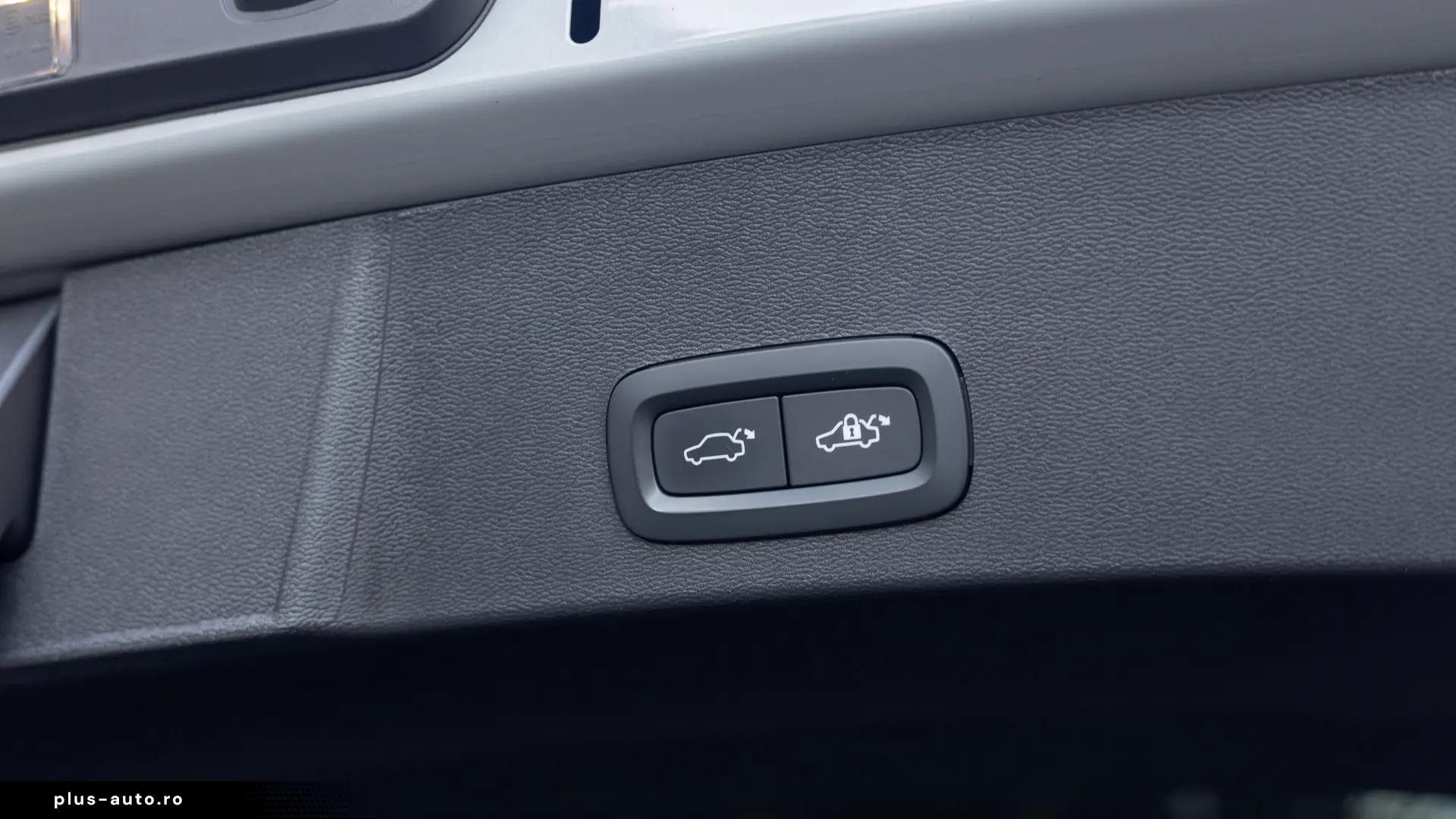Volvo XC40 Plus Dark