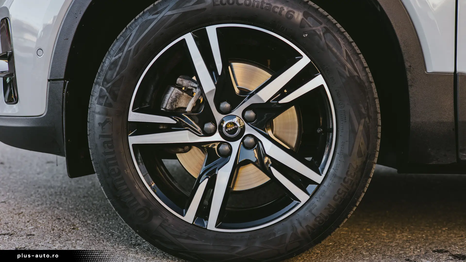 Volvo XC40 Plus Dark