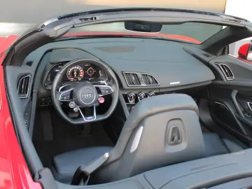 AUDI R8 Spyder V10 Performance