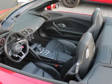 AUDI R8 Spyder V10 Performance