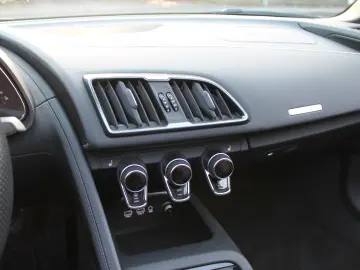 AUDI R8 Spyder V10 Performance