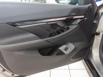 BMW 530 exMSport AHK Panorama Navi HUD LED RFK Leder