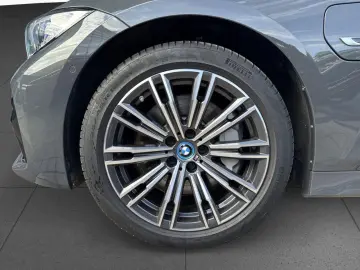 BMW 330e M Sport SpoSi LiveCoProf Laser HUD