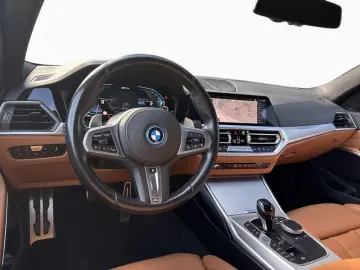 BMW 330e M Sport SpoSi LiveCoProf Laser HUD