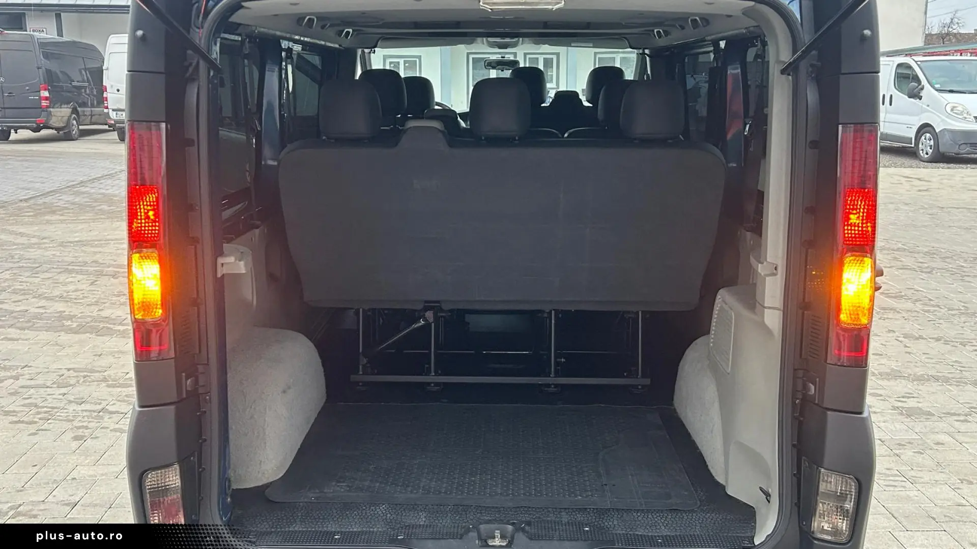 Renault Trafic Passenger L2H1 2.0Dci  8 1  An 2011 (IN STOC)