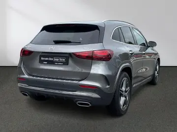MERCEDES-BENZ GLA 220 4M AMG Premium Pano Distronic …