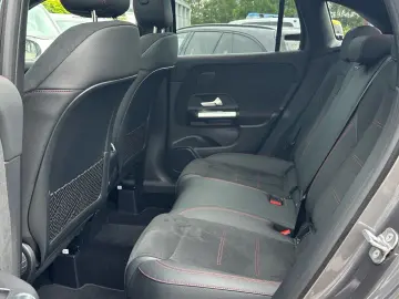MERCEDES-BENZ GLA 220 4M AMG Premium Pano Distronic …