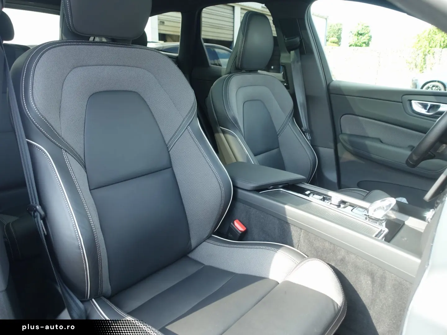 VOLVO XC60 Black Edition Plus T8 AWD Plug-in Pano HUD