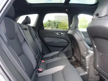 VOLVO XC60 Black Edition Plus T8 AWD Plug-in Pano HUD