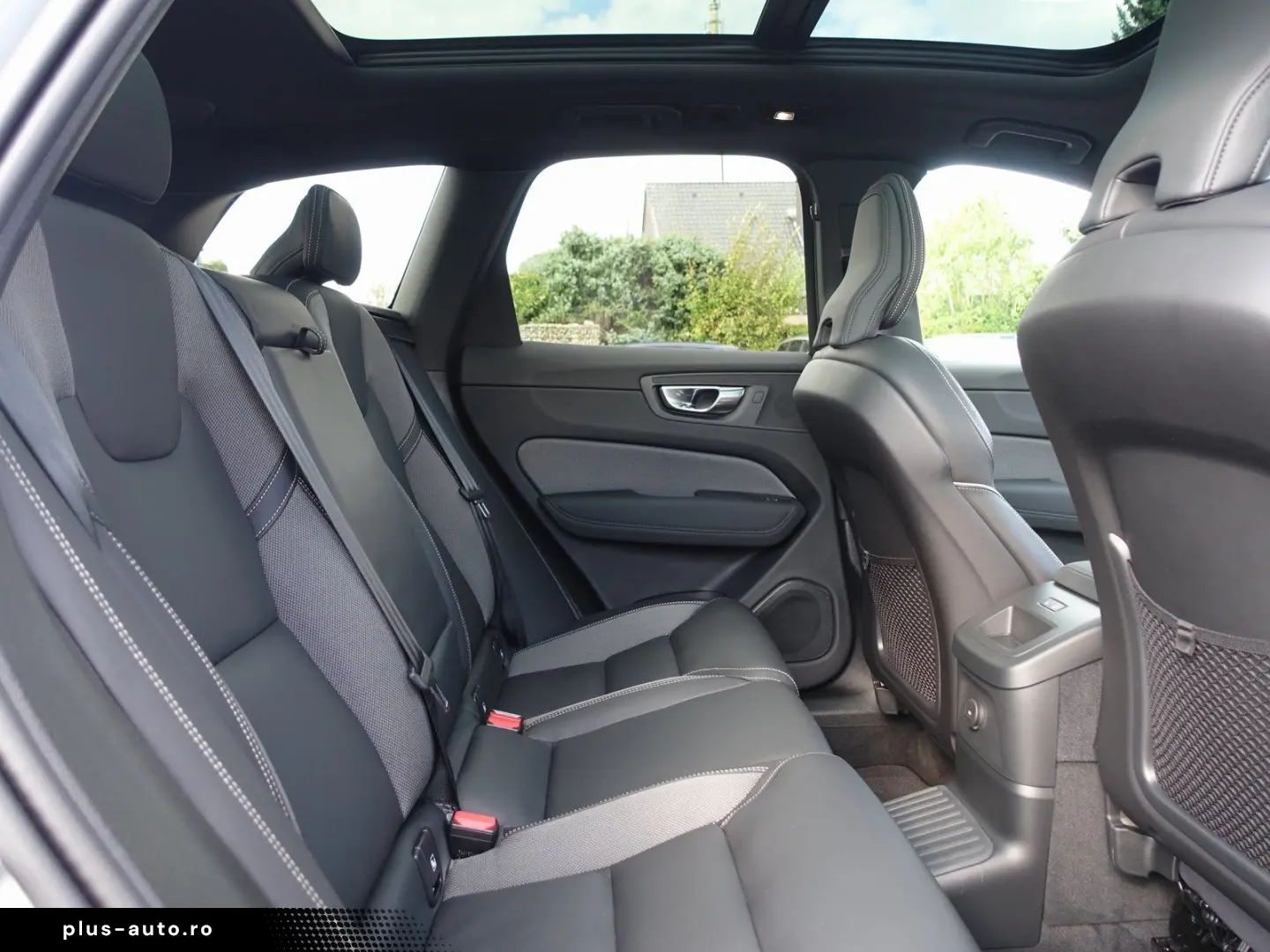 VOLVO XC60 Black Edition Plus T8 AWD Plug-in Pano HUD
