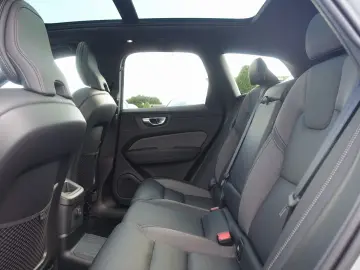 VOLVO XC60 Black Edition Plus T8 AWD Plug-in Pano HUD