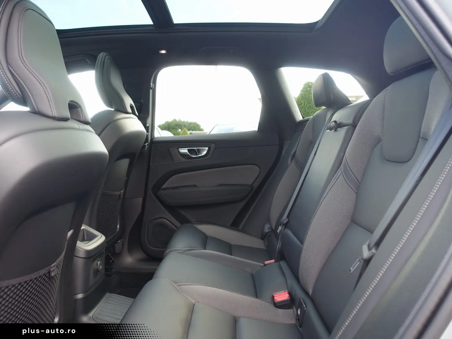 VOLVO XC60 Black Edition Plus T8 AWD Plug-in Pano HUD
