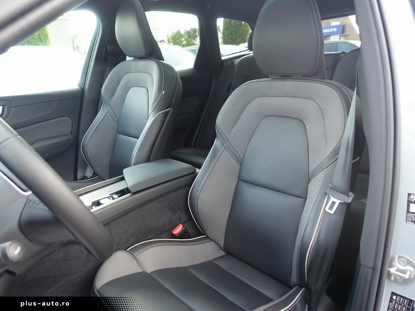 VOLVO XC60 Black Edition Plus T8 AWD Plug-in Pano HUD