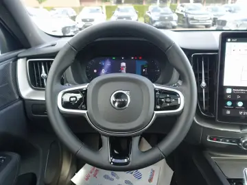 VOLVO XC60 Black Edition Plus T8 AWD Plug-in Pano HUD