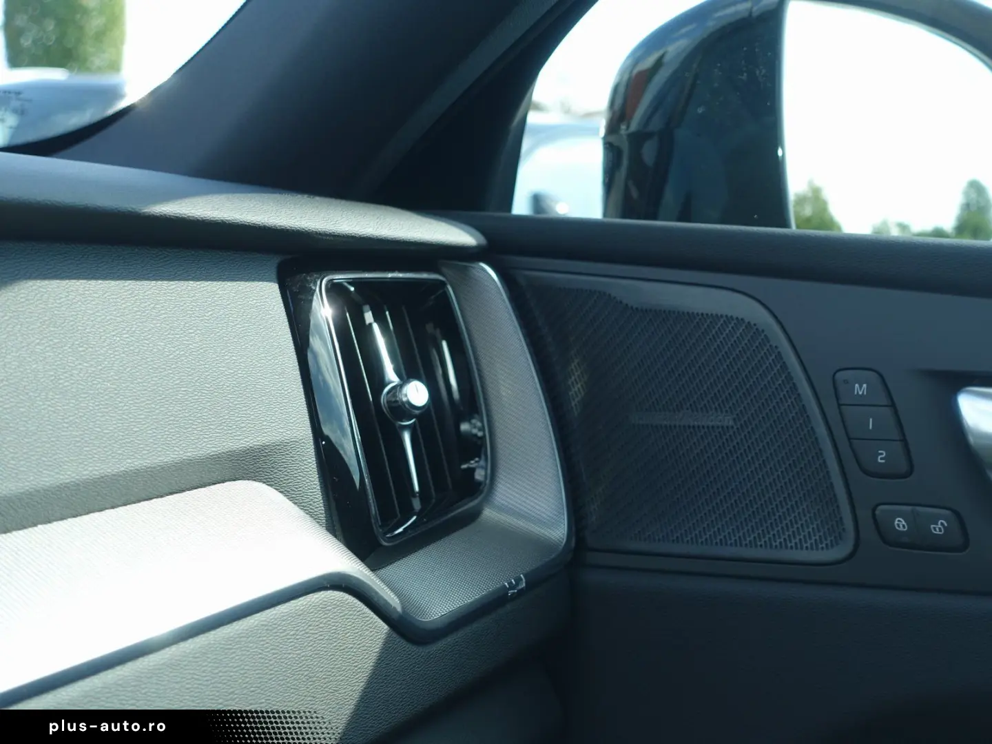 VOLVO XC60 Black Edition Plus T8 AWD Plug-in Pano HUD