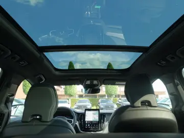 VOLVO XC60 Black Edition Plus T8 AWD Plug-in Pano HUD