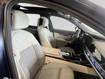 BMW 750e xDrive LR. 1.345 -  BMW Personal Pilot