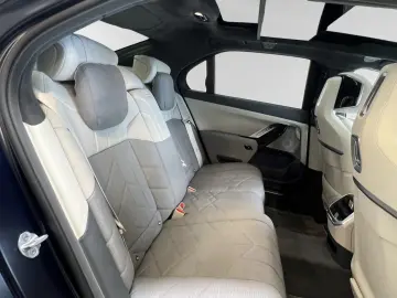 BMW 750e xDrive LR. 1.345 -  BMW Personal Pilot