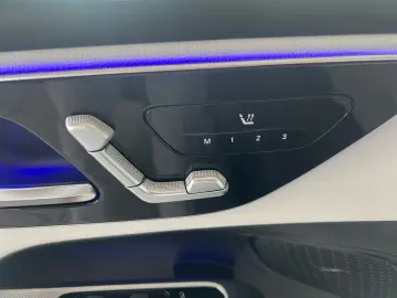 MERCEDES-BENZ GLC 400 e 4M AMG Night Pano AHK Digital Light