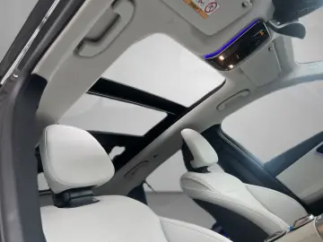MERCEDES-BENZ GLC 400 e 4M AMG Night Pano AHK Digital Light