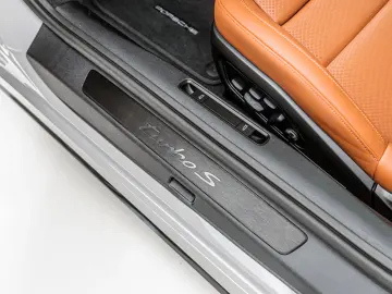 Porsche 992 911 Turbo S Cabriolet Lift Carbon Burmester