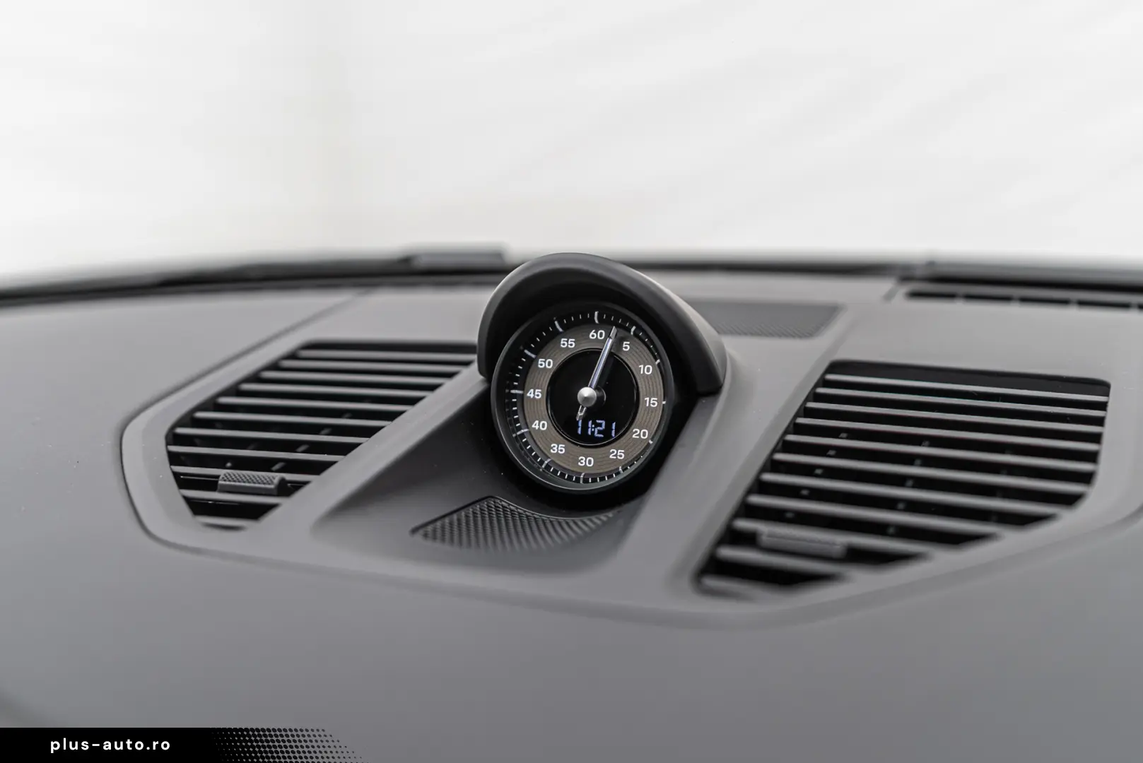 Porsche 992 911 Turbo S Cabriolet Lift Carbon Burmester